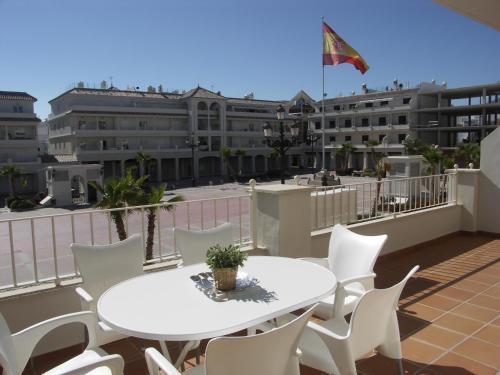 Apartamentos Plaza Espana Нерха Экстерьер фото